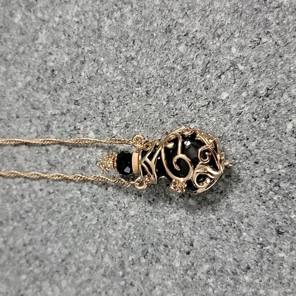 New without tags, Poison bottle necklace Goldtone and black - Picture 1 of 3